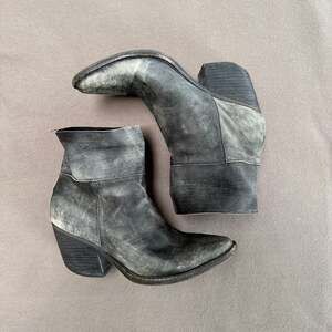 Jeffrey Campbell